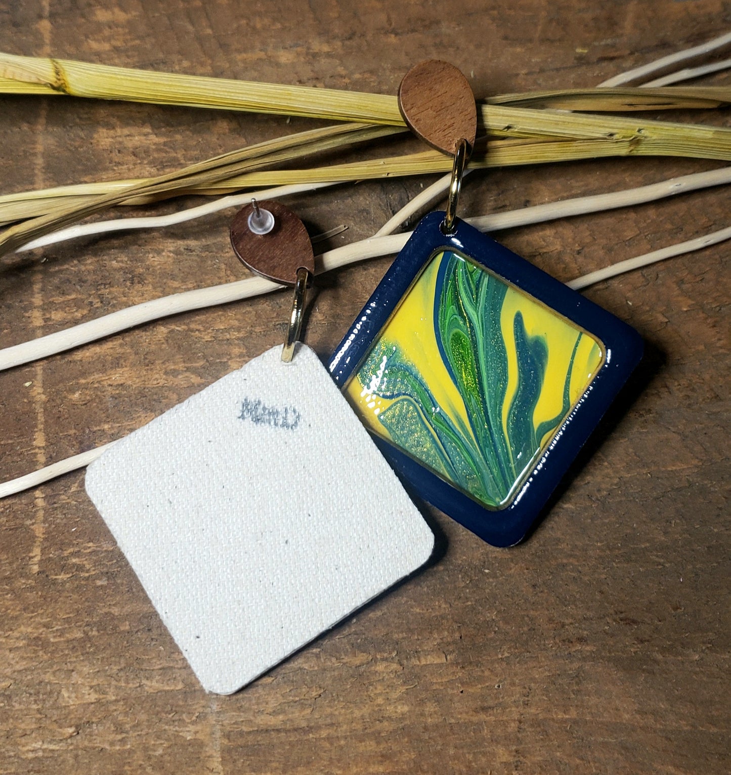 Wood, Gold and Navy Flow